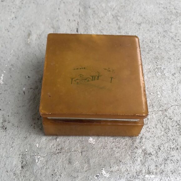 Alabaster trinket box - Picture 1 of 5